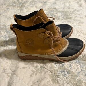 Sorel Tan and Black Waterproof Boots